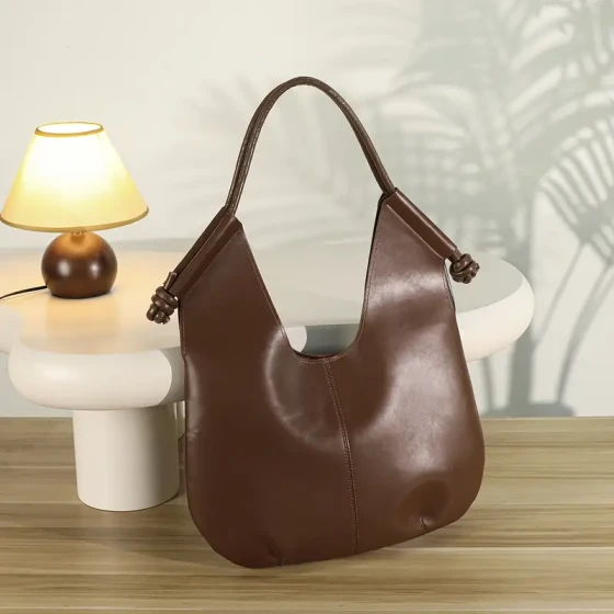 Spacious and stylish women's Hobo tote bag made of PU material, suitable for daily use, travel, and shopping