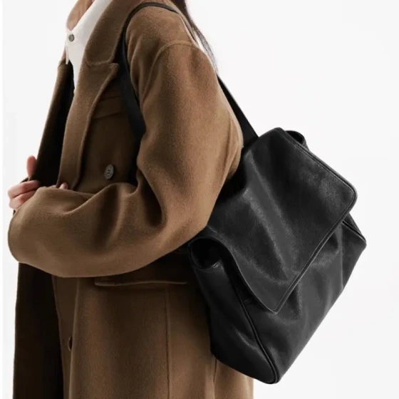 Retro classic flip messenger bag, large capacity shoulder crossbody bag, commuting tote bag for women