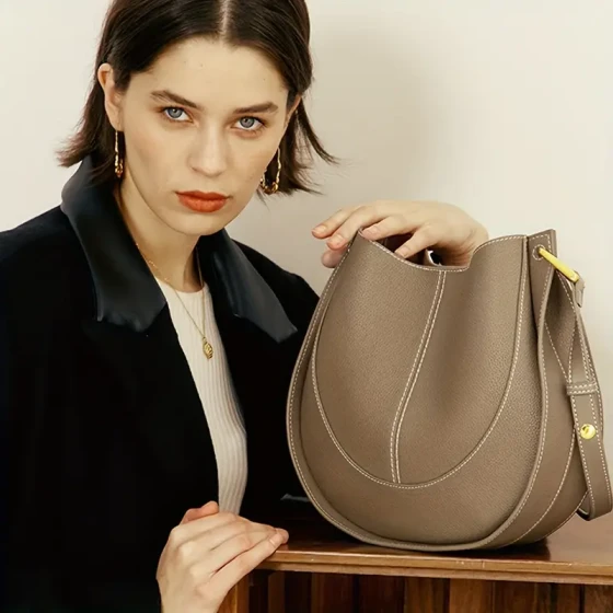 Fashionable and versatile women's shoulder bag, double-layer design, elegant and luxurious, zipper crossbody bag