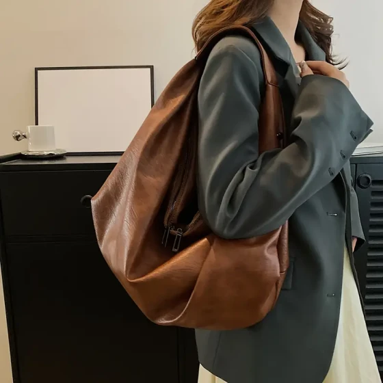 Fashion solid color PU shoulder bag, zipper design, fixed shoulder strap, polyester lining - large capacity soft handbag, suitable for daily wear and commuting