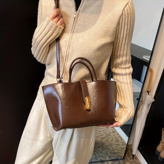 Elegant faux leather handbag with adjustable shoulder straps and swivel lock closure solid color handbag 双语对照 笔记
