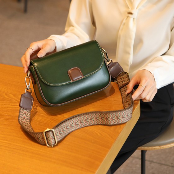 Popular crossbody bag, women's new fashionable and versatile leather bag, single shoulder small bag, small square bag