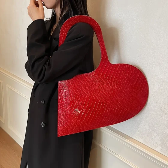 Ladies' Fashion Heart Shaped Crocodile Pattern PU Shoulder Bag - Smooth Surface